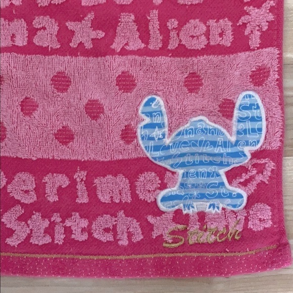 ❤️ Disney’s Lilo & Stitch Experiment 626 Pink Towel - Picture 2 of 3